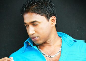 කැපිලි කෙටිලි අතරින් නැගිටින අජිත්