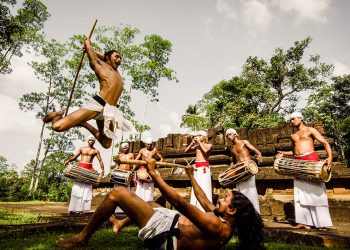 පරසතුරන් දණගැස්සවූ රණවිරුවන්ගෙ හෙළ උරුමය