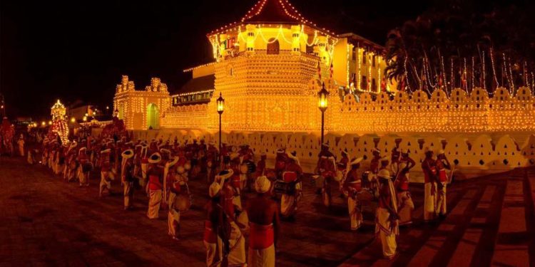 සෙංකඩගලපුරට මල් වැසි වස්සන ශ්රී දළදා පෙරහැර මංගල්යය ඇරඹෙයි….