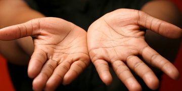 හතට බෙදෙන අත හෙළිකරන රහස්