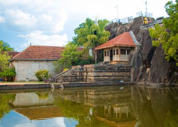 ධනවතුන් පැවිදිවුණු රාජකීය විහාරය