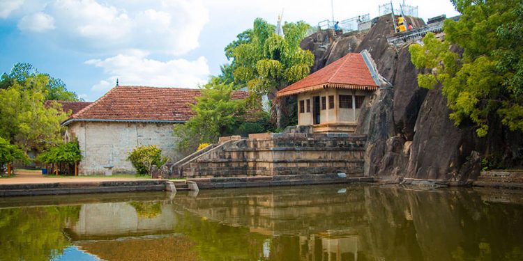 ධනවතුන් පැවිදිවුණු රාජකීය විහාරය