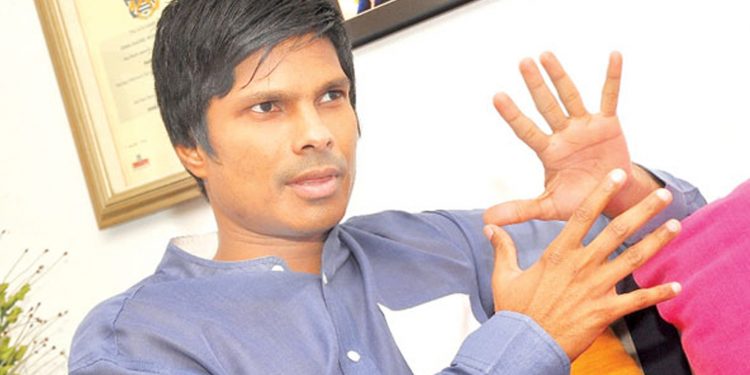 අමෙරිකන් සුද්දන්ව බය කළ ලංකාවේ ලැනරෝල්