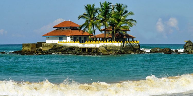 සුනාමියටත් සෙලවුණේ නැති මහා බලගතු සීනිගම