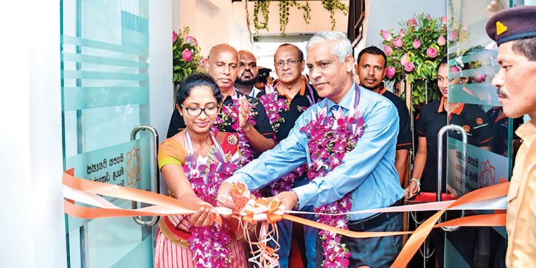 සියපත ෆිනෑන්ස් පී.එල්.සී. පිටකොටුවට