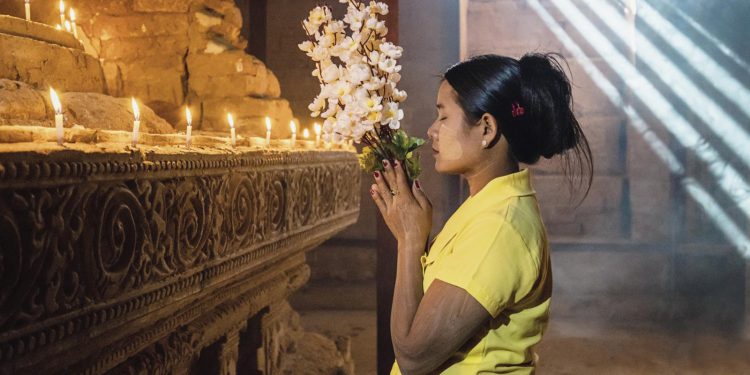 බුදු කුටිය මෙහෙම හදලා වාසනාව හදාගන්න