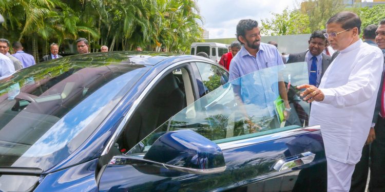 මෛත්‍රී තවත් වාහන 2ක් ගන්න සල්ලි ‌වෙන්කරගනී