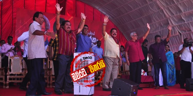 පොහොට්ටු වේදිකාවේ ශ්රීලනිපයට ‘හූ’ රැල්ලක්: පාක්ෂිකයන්ට පහර දීමක්: මහින්දට යකා නැගලා