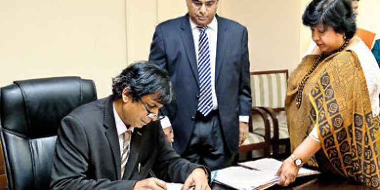දිල්රුක්ෂිගේ පුටුව රාජරත්නම්ට