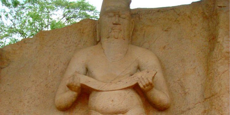 නකල්ස් කදුවැටියෙන් මතුවූ පොළොන්නරුවේ ඉතිහාසය
