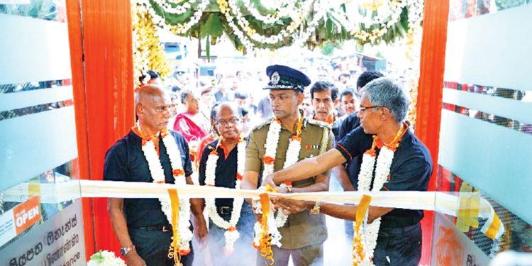 සියපත ෆිනෑන්ස් පීඑල්සී  යාපනයට