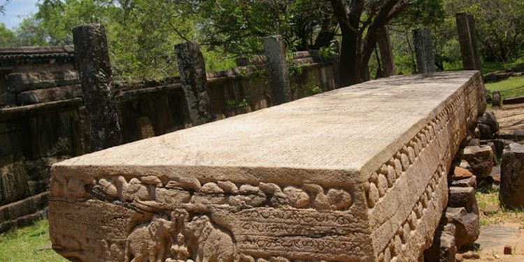 ඉතිහාසයේ රහස් දන්න නිහඬ සාක්ෂිකරුවෝ