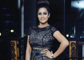 කඳුල එක්ක හඳට ළංවෙන අම්මා ඇයයි