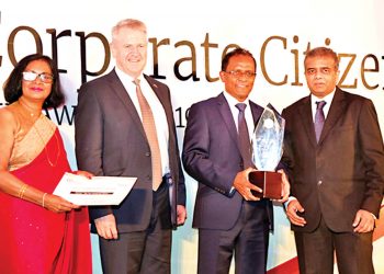 ලංකා බැංකුව ශ්‍රී ලංකාවේ  ප්‍රමුඛ පෙළේ ආයතනික පුරවැසියන් දස දෙනා අතරට