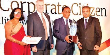 ලංකා බැංකුව ශ්‍රී ලංකාවේ  ප්‍රමුඛ පෙළේ ආයතනික පුරවැසියන් දස දෙනා අතරට