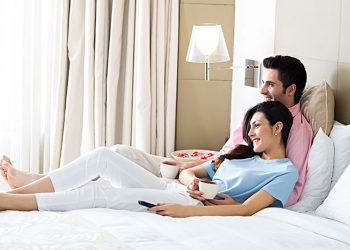 ආවට ගියාට යන්න බැරි මධුසමය