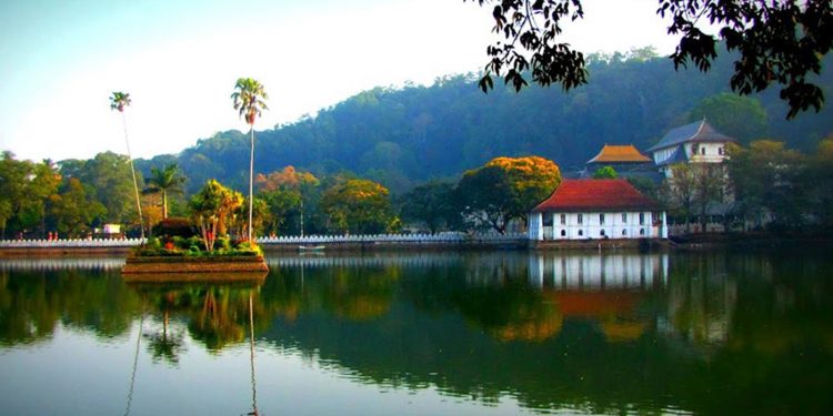 නුවර අහස යට හැංගුණු කතාව