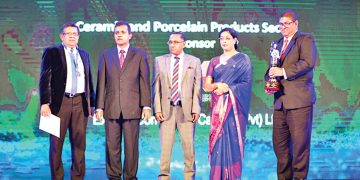 රෝයල් ෆර්න්වුඞ් පෝසිලේන්  රිදී සම්මාන දිනයි