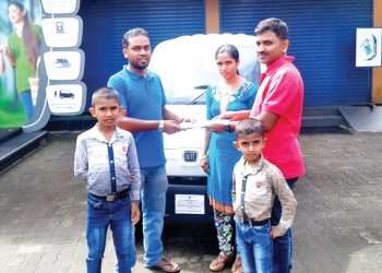 බජාජ් කියුට් 2000 වැනි කඩඉම පසුකරයි
