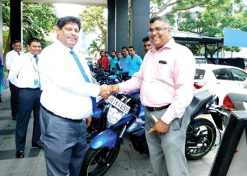 ශ්‍රී ලංකා ඉන්ෂුවරන්ස්  මෝටර් තාක්ෂණික නිලධාරීන්ට මෝටර් බයිසිකල්