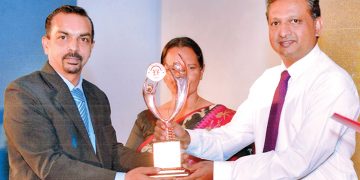 ක්‍රිස්බ්‍රෝ රාජ්‍ය සම්මානයෙන් පිදුම් ලබයි