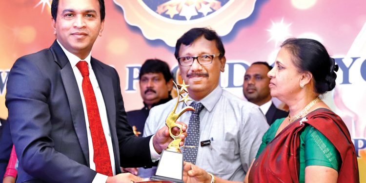 මහනුවර ෆර්ස්ට් ෆ්රෙන්ඞ්ස් කැම්පස් තරු සම්මාන දිනයි