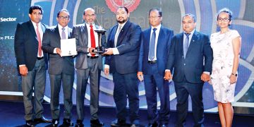 HNB FINANCE රිදී සම්මාන ලබයි