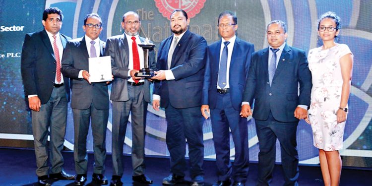 HNB FINANCE රිදී සම්මාන ලබයි