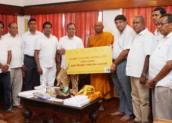 කැලණිය දුරුතු මහා පෙරහැරට  ලංකා බැංකුවේ දායකත්වය