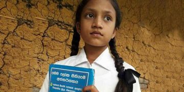 අඬ අඬා රඟපාන පුංචි නිළිය