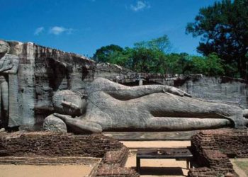 ආසනයෙන් ආසනයට වෙනස් බුදු රුව