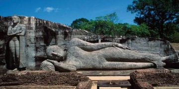 ආසනයෙන් ආසනයට වෙනස් බුදු රුව