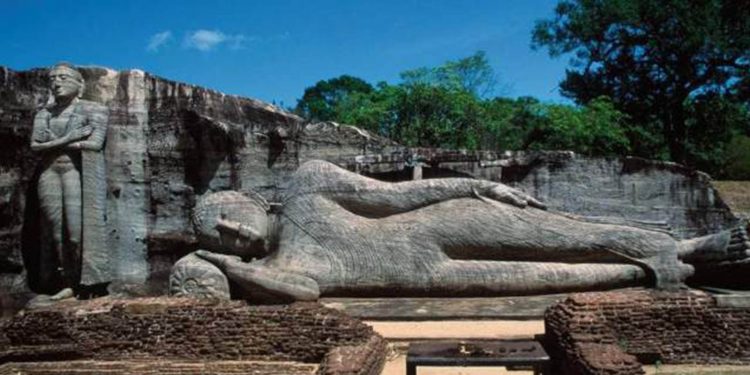 ආසනයෙන් ආසනයට වෙනස් බුදු රුව