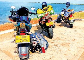 බයික් තුනෙන් රට වටේ – අපි දැන් කන්කසන්තුරේ