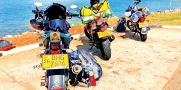 බයික් තුනෙන් රට වටේ – අපි දැන් කන්කසන්තුරේ