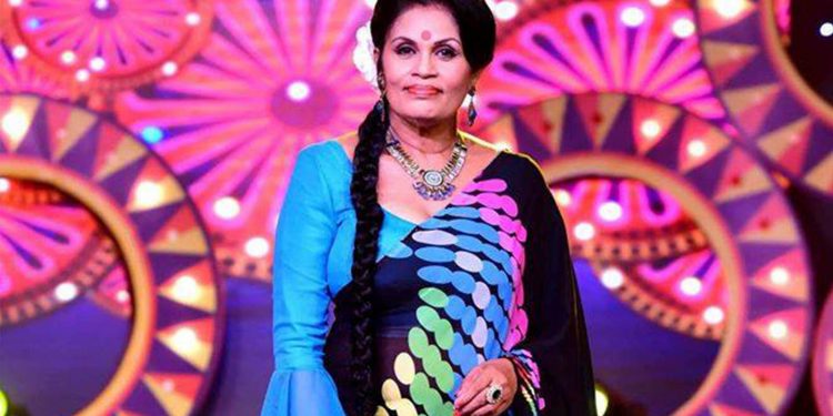 කැහැටු කැත චරිතයට ගිය ඇය
