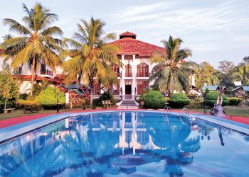 හිතේ හැටියට ජීවිතේ විඳින්න HOTEL YAPAHUWA PARADISE