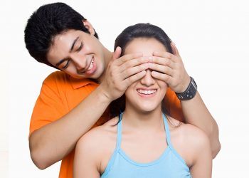 ඇස් රවටන කේන්දරේ