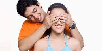 ඇස් රවටන කේන්දරේ