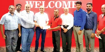 චයිනීස් ඩ්‍රැගන් කැෆේ සමාගම බෙදාහරින්නකුට උපහාර පුදයි