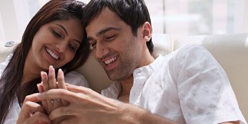 කෙනකුගේ අතින් හෙළිවන බලගතු රහස්