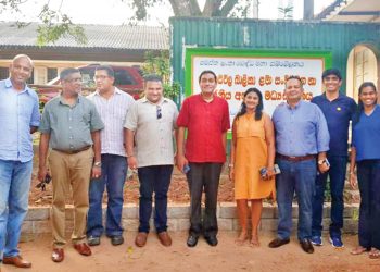 ලංකා හොටෙල් පාසල් උපාධිධාරී සංගමයෙන් පොත් ප්‍රදානයක්