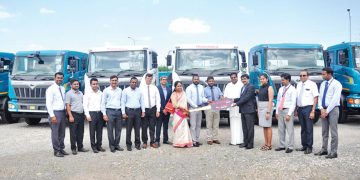 මොනාමී ෆ්‍රෙයිටර්ස් මහින්ද්‍රා බ්ලාසෝ  රථ පෙළක් මිලට ගනී