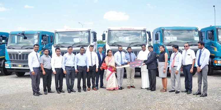 මොනාමී ෆ්රෙයිටර්ස් මහින්ද්රා බ්ලාසෝ රථ පෙළක් මිලට ගනී