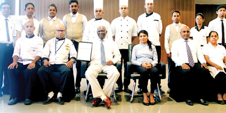 නවලෝක රෝහල 5 Crown සම්මානයෙන් පිදුම් ලබයි