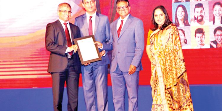 පීපල්ස් ලීසිං වාර්ෂික වාර්තාව සම්මාන 2ක් දිනාගනී