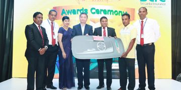 ශ්‍රී ලංකා ඉන්ෂුවරන්ස් මෝටර් ප්ලස් රිවොර්ඞ්ස්  ජයග්‍රාහකයන්ට ත්‍යාග පිරිනැමේ