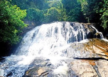 බිසෝවරු නාපු තැන බලන්න කරවනැල්ලෙන් මාවනැල්ලට