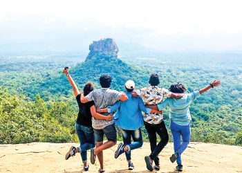 සීගිරිය ගන්න පිදූ ගල පිදුරංගල