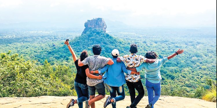 සීගිරිය ගන්න පිදූ ගල පිදුරංගල